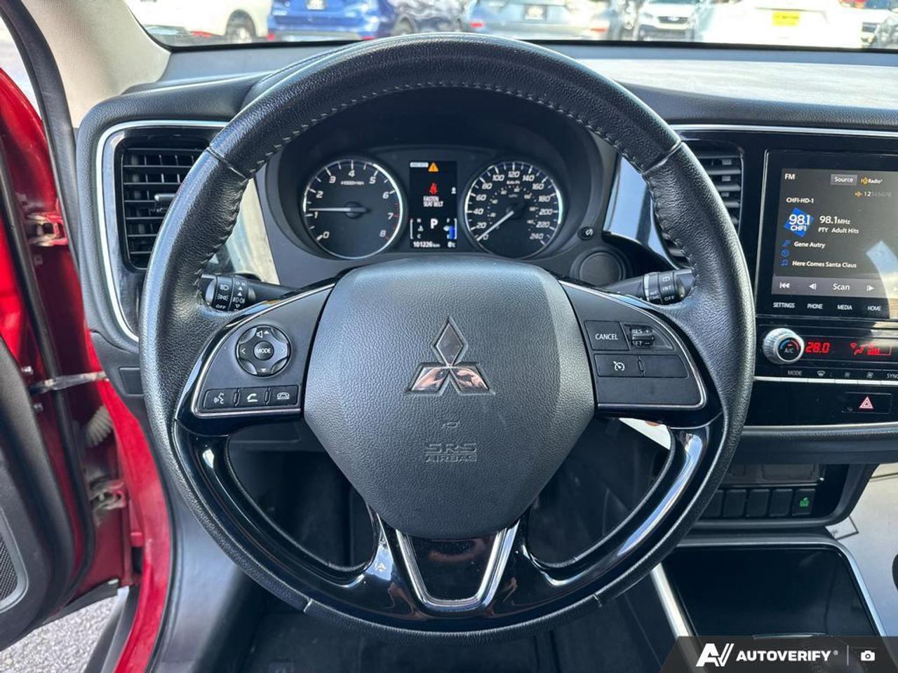 2020 Mitsubishi Outlander ES BACKUP CAM   BLUETOOTH   HTD SEATS   KEYLESS EN Photo