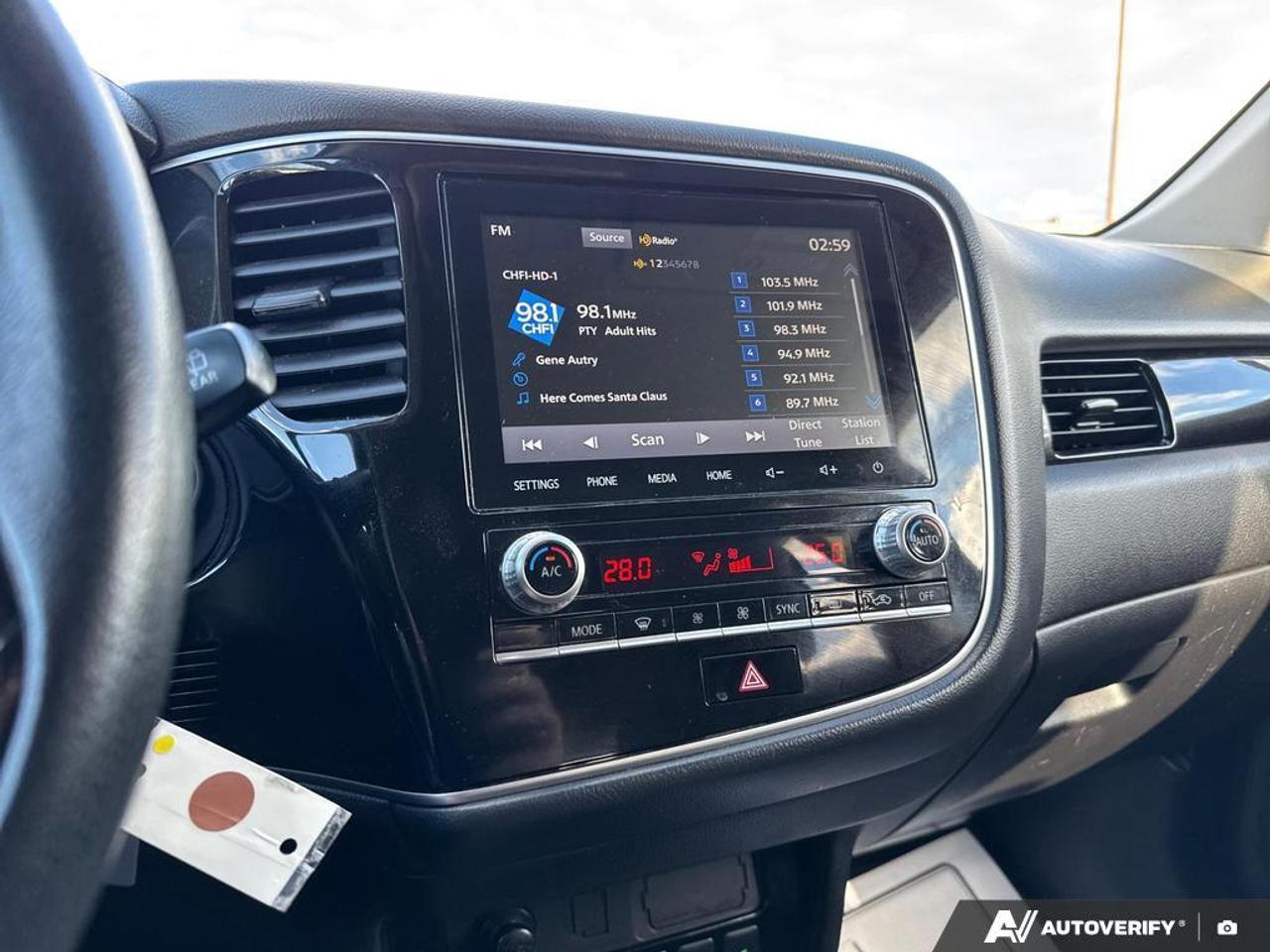 2020 Mitsubishi Outlander ES BACKUP CAM   BLUETOOTH   HTD SEATS   KEYLESS EN Photo