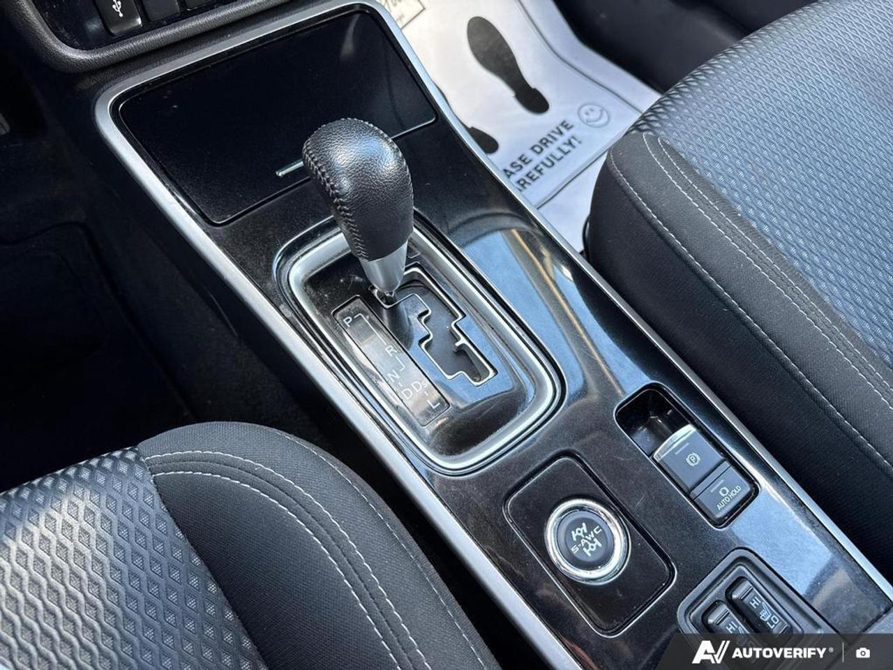 2020 Mitsubishi Outlander ES BACKUP CAM   BLUETOOTH   HTD SEATS   KEYLESS EN Photo