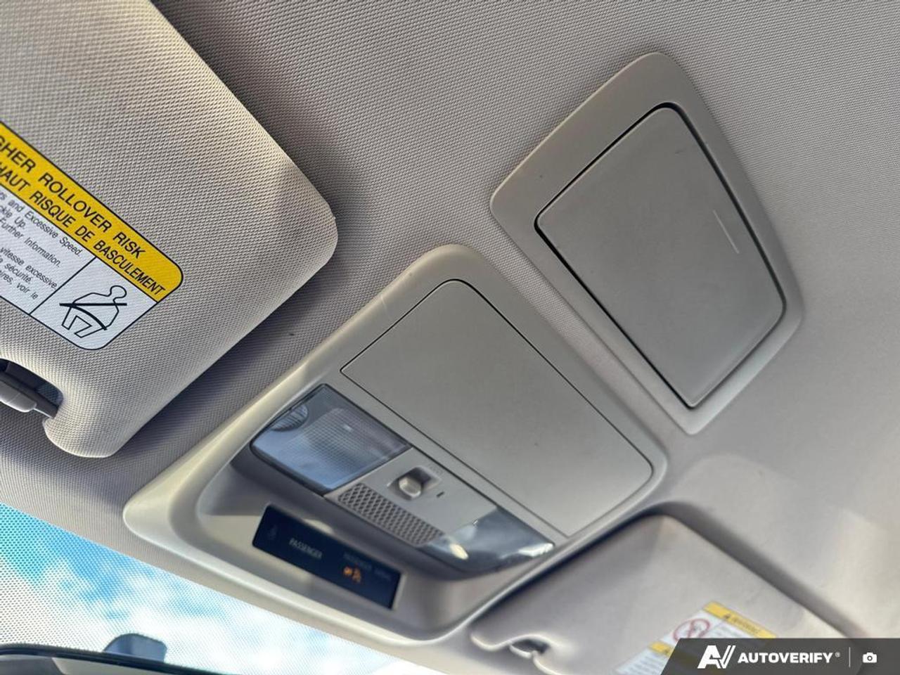 2020 Mitsubishi Outlander ES BACKUP CAM   BLUETOOTH   HTD SEATS   KEYLESS EN Photo