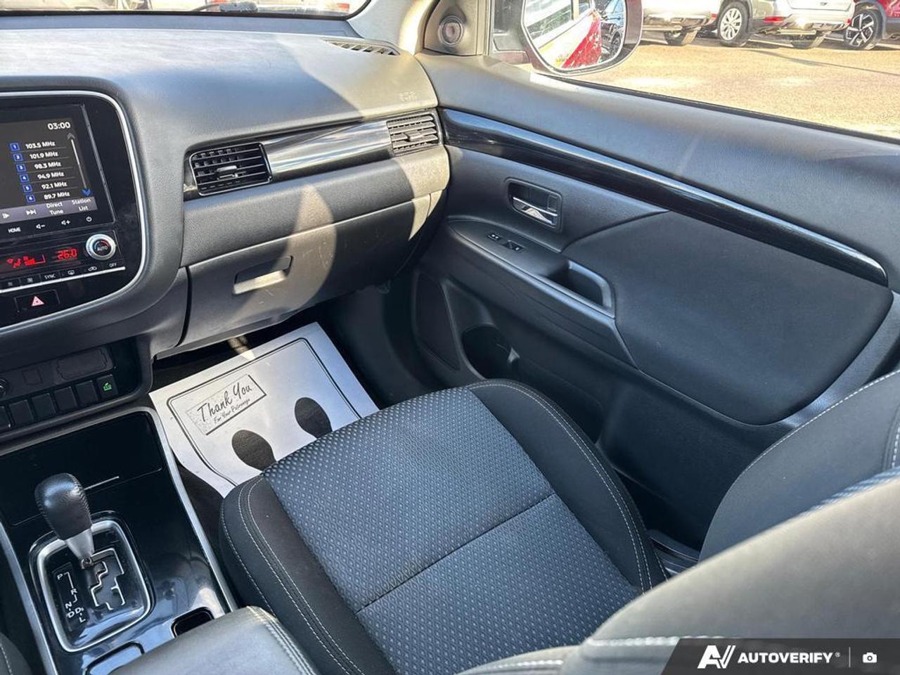 2020 Mitsubishi Outlander ES BACKUP CAM   BLUETOOTH   HTD SEATS   KEYLESS EN Photo