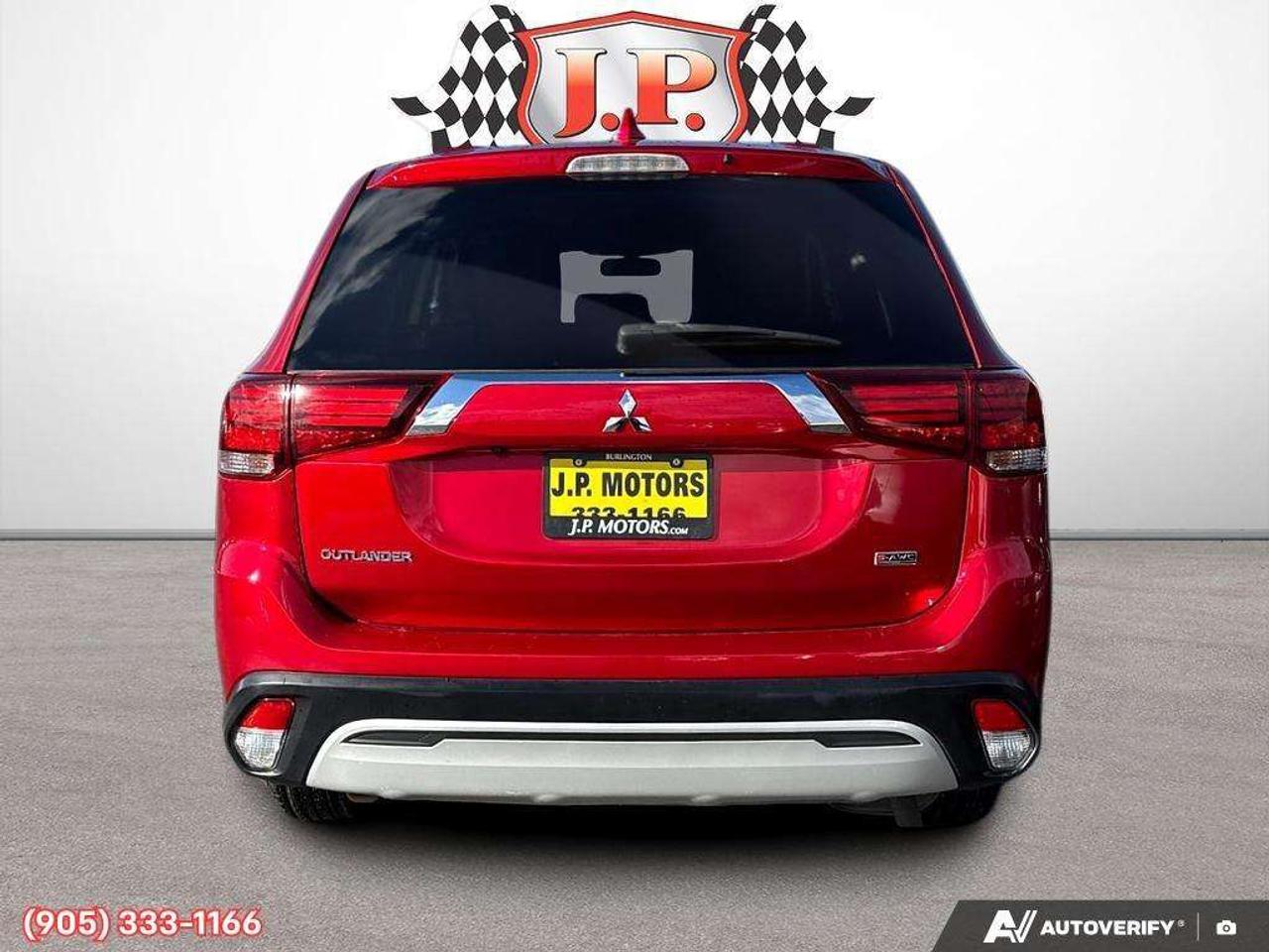 2020 Mitsubishi Outlander ES Apple CarPlay & Android Auto • 3rd-Row Seating • Heated Front Seats • SiriusXM® Satellite Radio • Keyless Entry Photo