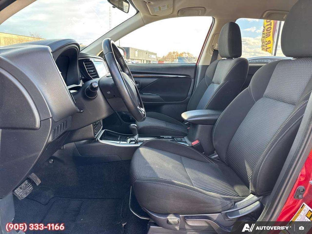 2020 Mitsubishi Outlander ES Apple CarPlay & Android Auto • 3rd-Row Seating • Heated Front Seats • SiriusXM® Satellite Radio • Keyless Entry Photo