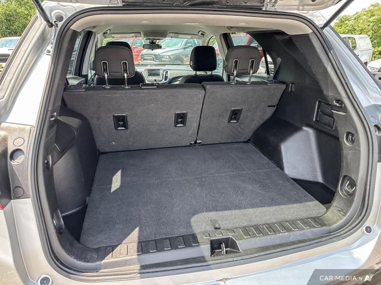 2020 Chevrolet Equinox LT BACKUP CAM   BLUETOOTH   HTD SEATS   KEYLESS EN Photo