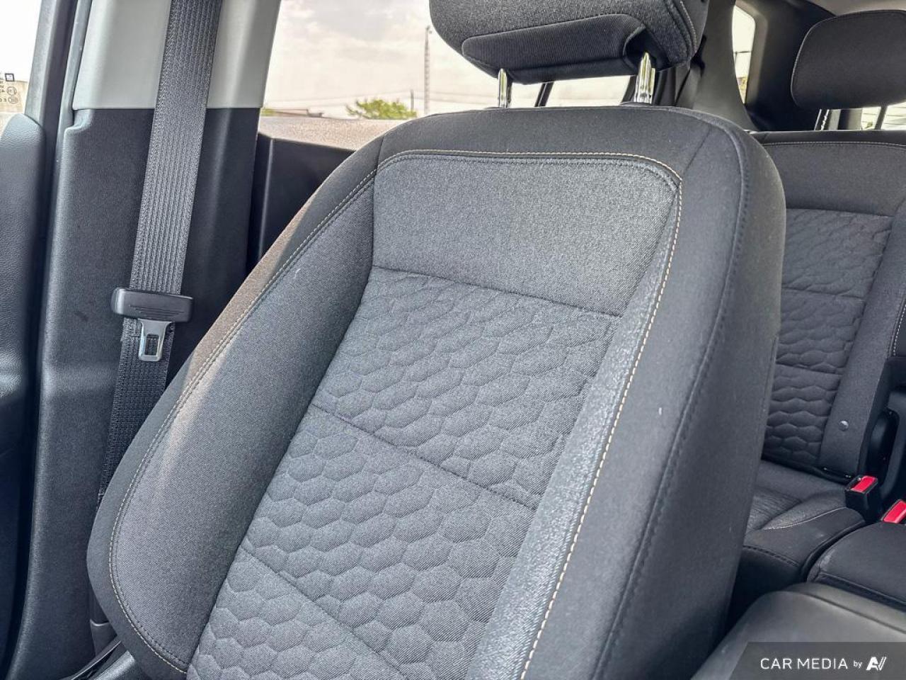 2020 Chevrolet Equinox LT BACKUP CAM   BLUETOOTH   HTD SEATS   KEYLESS EN Photo