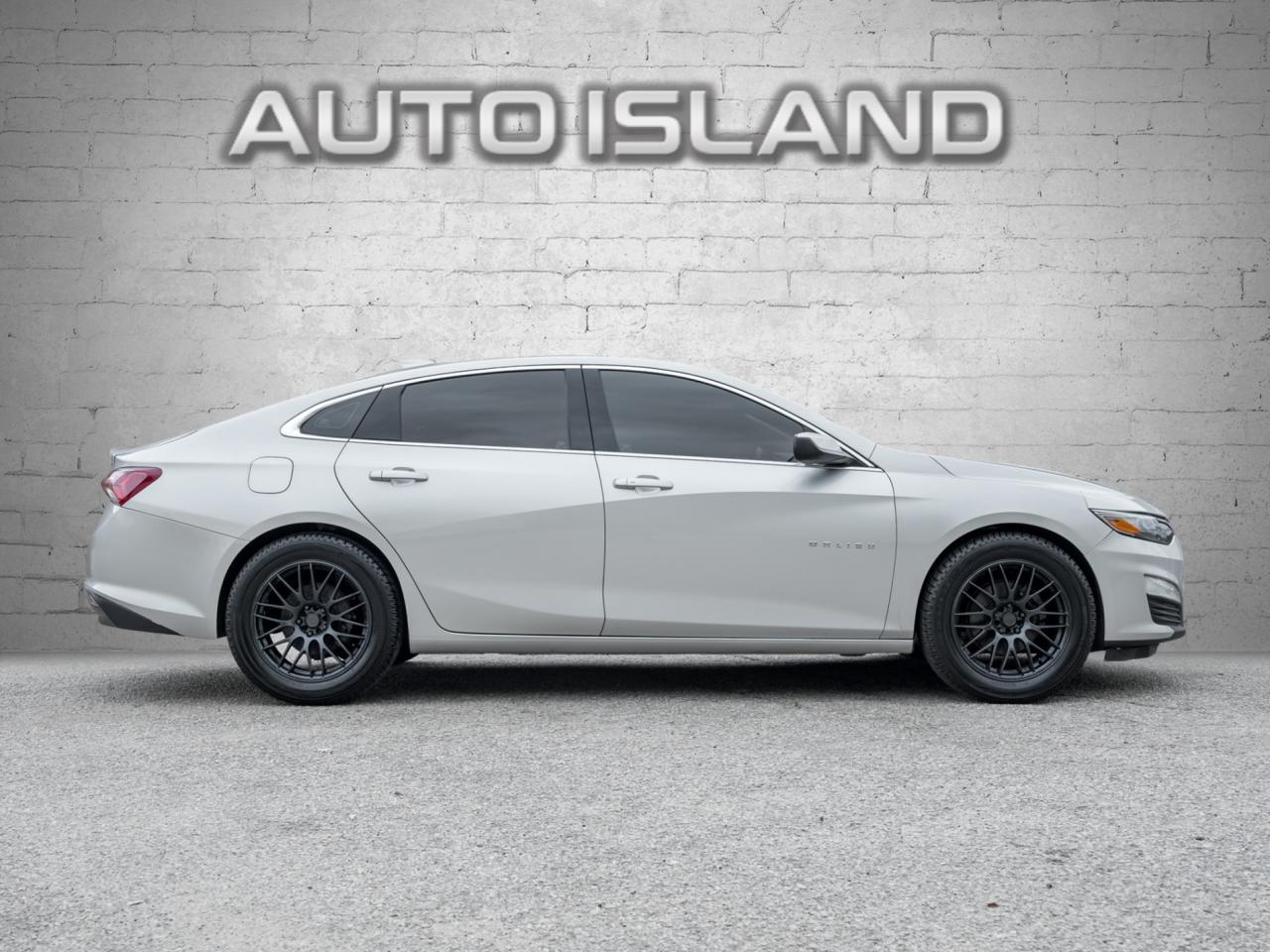 2022 Chevrolet Malibu SDN Photo2