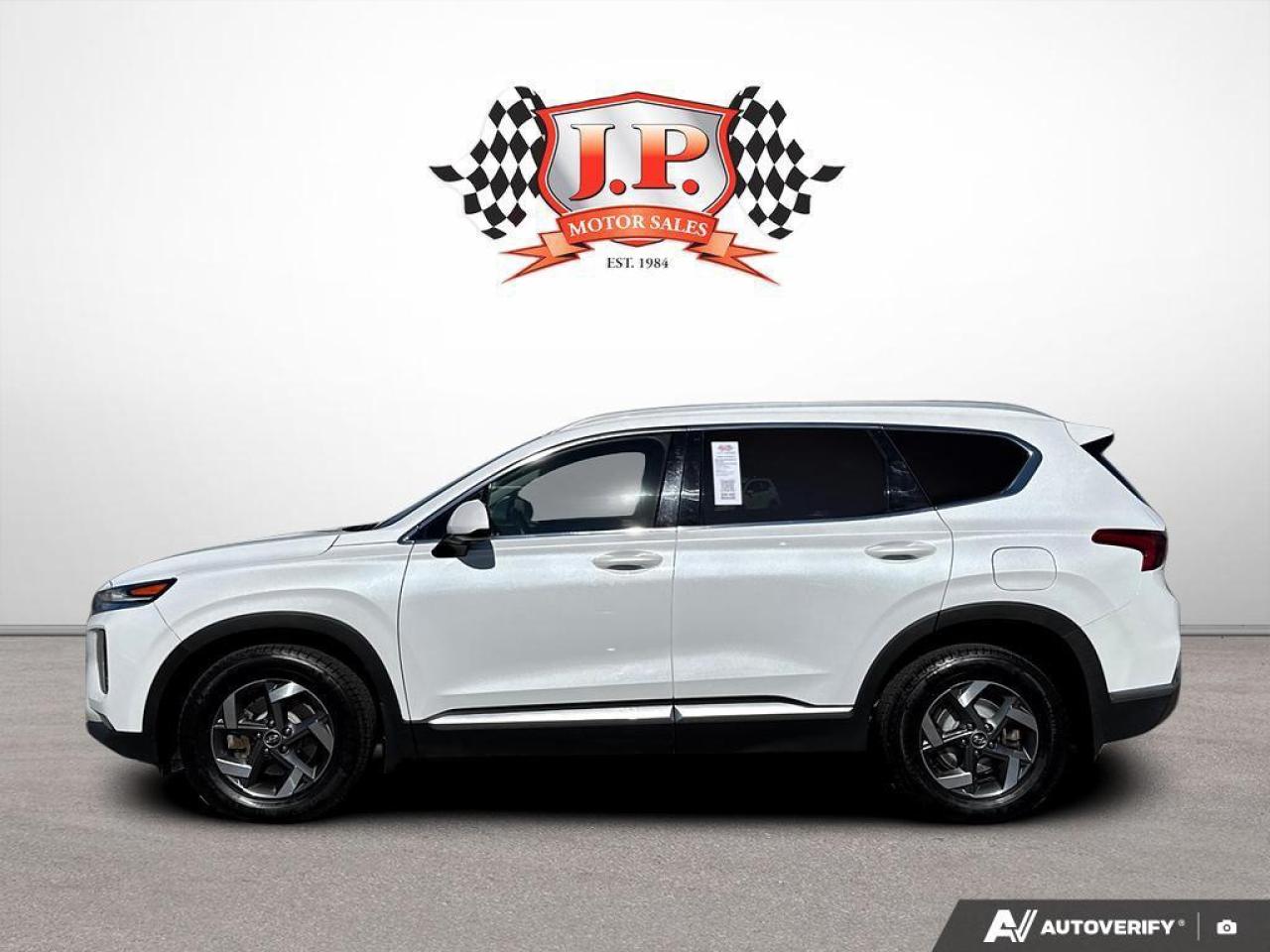 2020 Hyundai Santa Fe Essential 2.4  w/Safety Package BACKUP CAM   BLUET Photo2