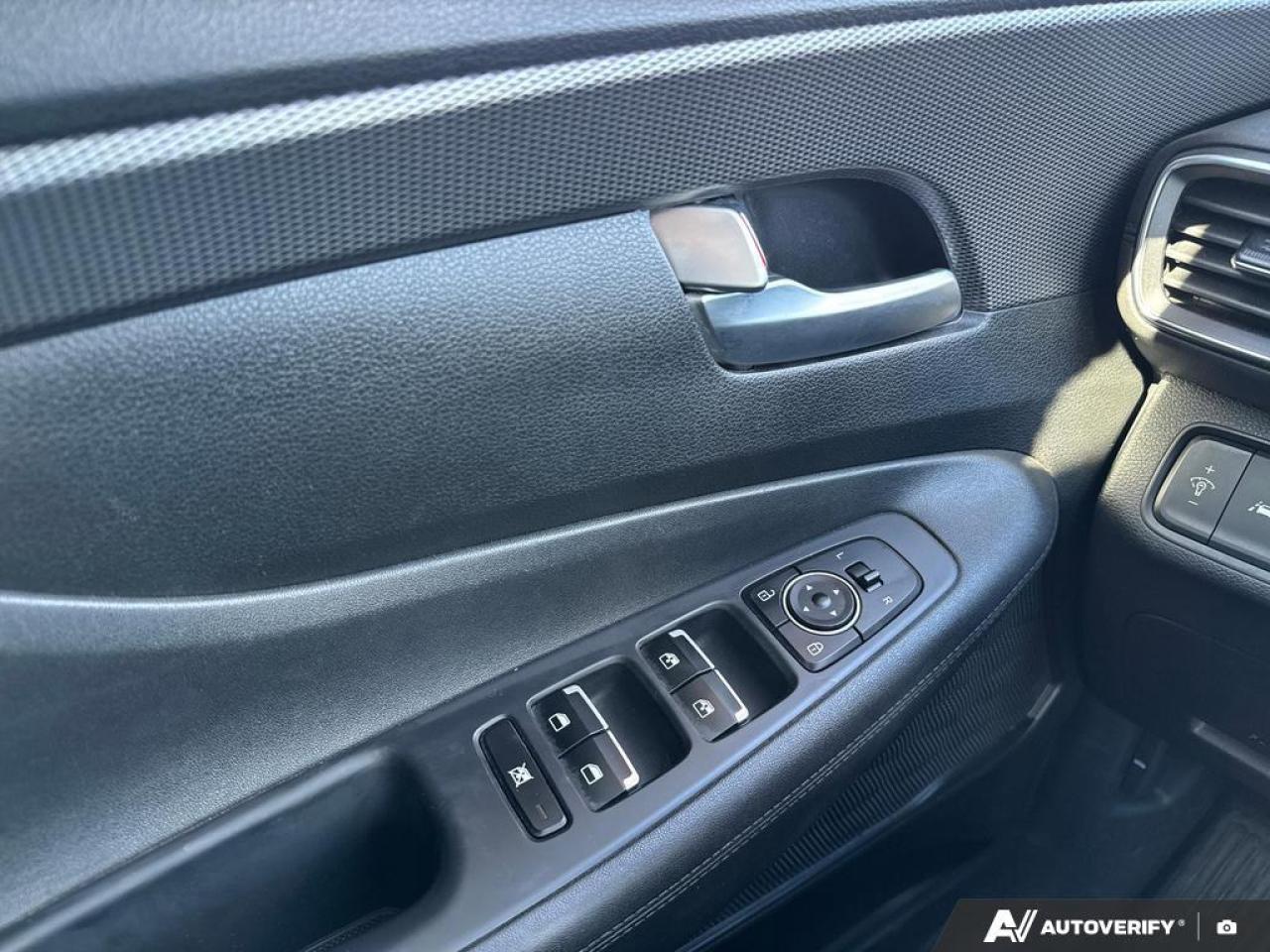 2020 Hyundai Santa Fe Essential 2.4  w/Safety Package BACKUP CAM   BLUET Photo