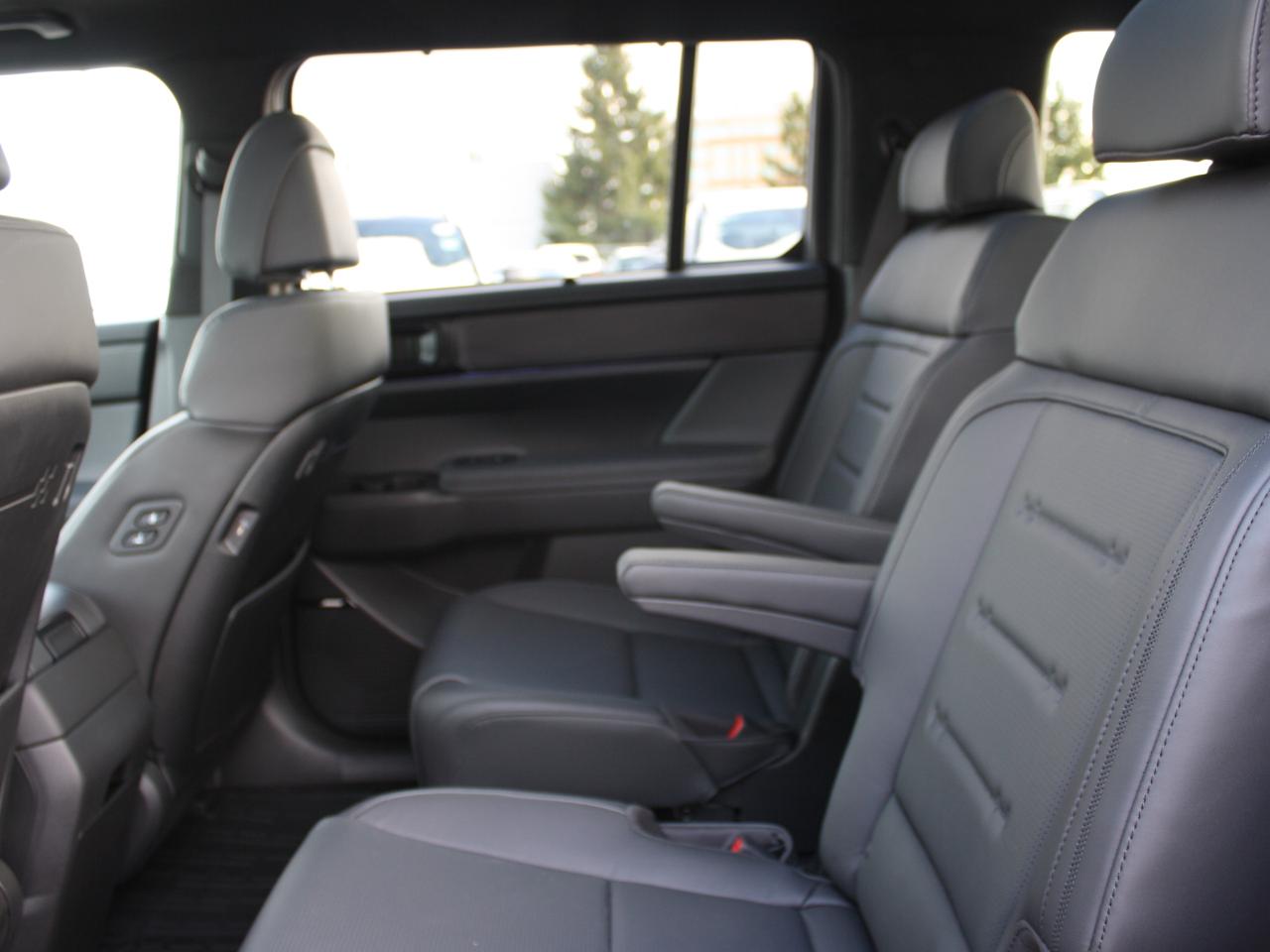 2025 Hyundai Santa Fe Ultimate Demo / Leather / Nav / Free Winter Tires Photo