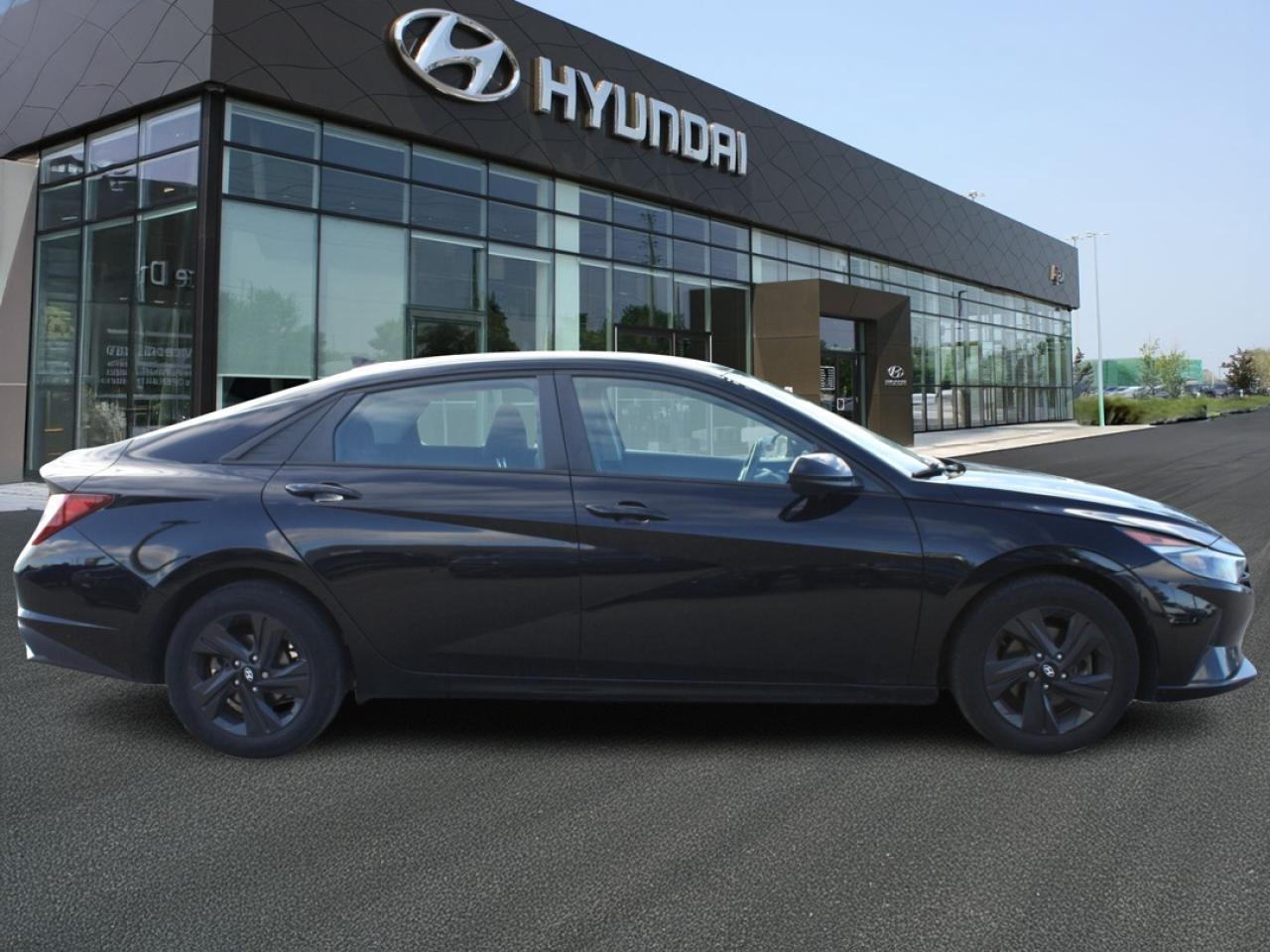 2022 Hyundai Elantra Preferred IVT w-Sun & Tech Package Photo3