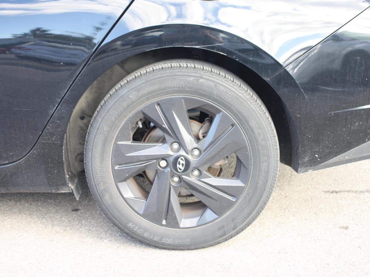 2022 Hyundai Elantra Preferred IVT w-Sun & Tech Package Photo