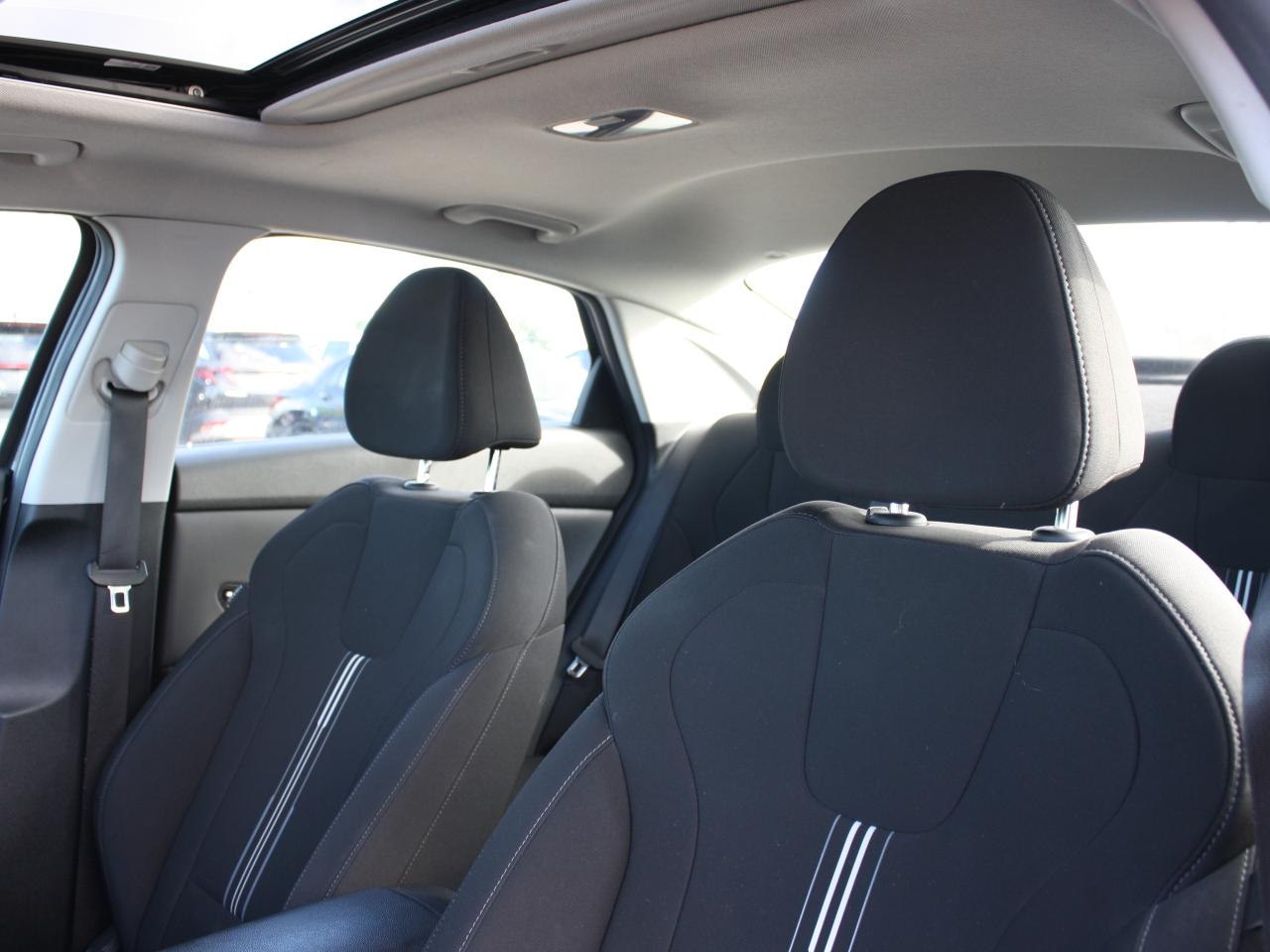 2022 Hyundai Elantra Preferred IVT w-Sun & Tech Package Photo