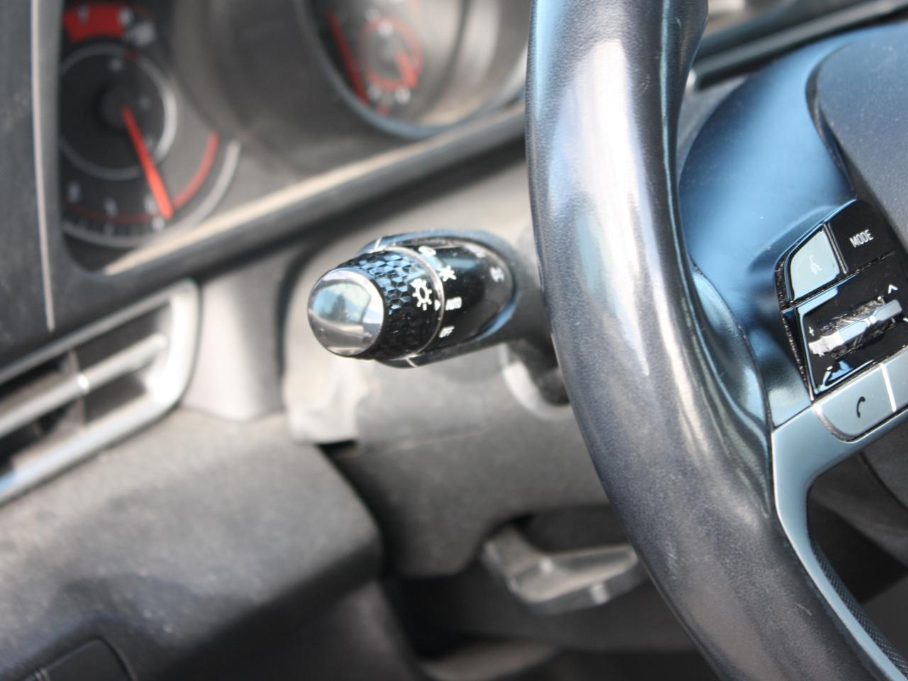 2022 Hyundai Elantra Preferred IVT w-Sun & Tech Package Photo