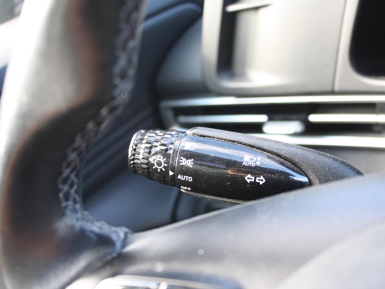 2022 Hyundai Elantra Preferred IVT w-Sun & Tech Package Photo