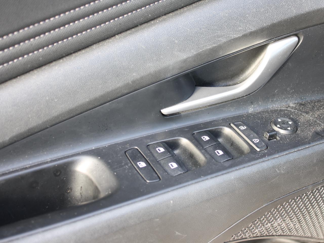 2022 Hyundai Elantra Preferred IVT w-Sun & Tech Package Photo