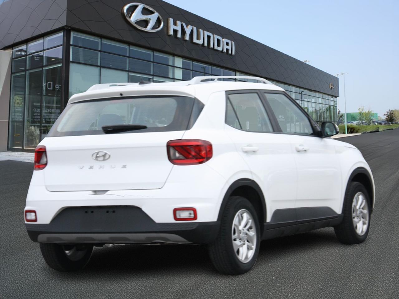 2023 Hyundai Venue Preferred / Heated Seats / Apple CarPlay / Android Photo4