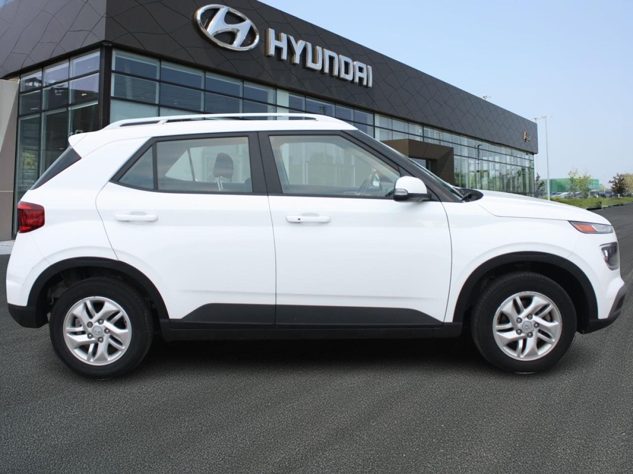 2023 Hyundai Venue Preferred / Heated Seats / Apple CarPlay / Android Photo