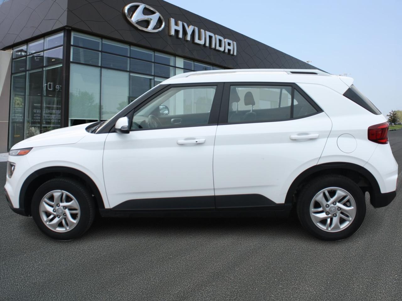 2023 Hyundai Venue Preferred / Heated Seats / Apple CarPlay / Android Photo