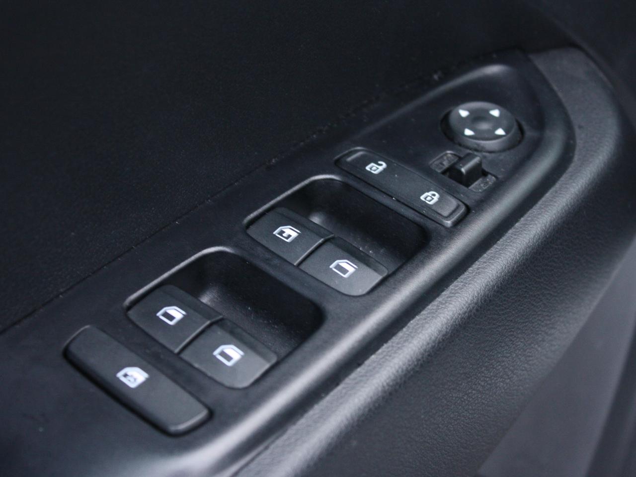 2023 Hyundai Venue Preferred / Heated Seats / Apple CarPlay / Android Photo