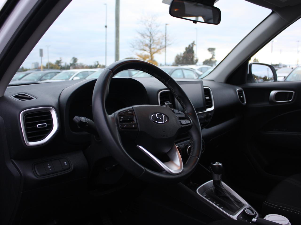 2023 Hyundai Venue Preferred / Heated Seats / Apple CarPlay / Android Photo