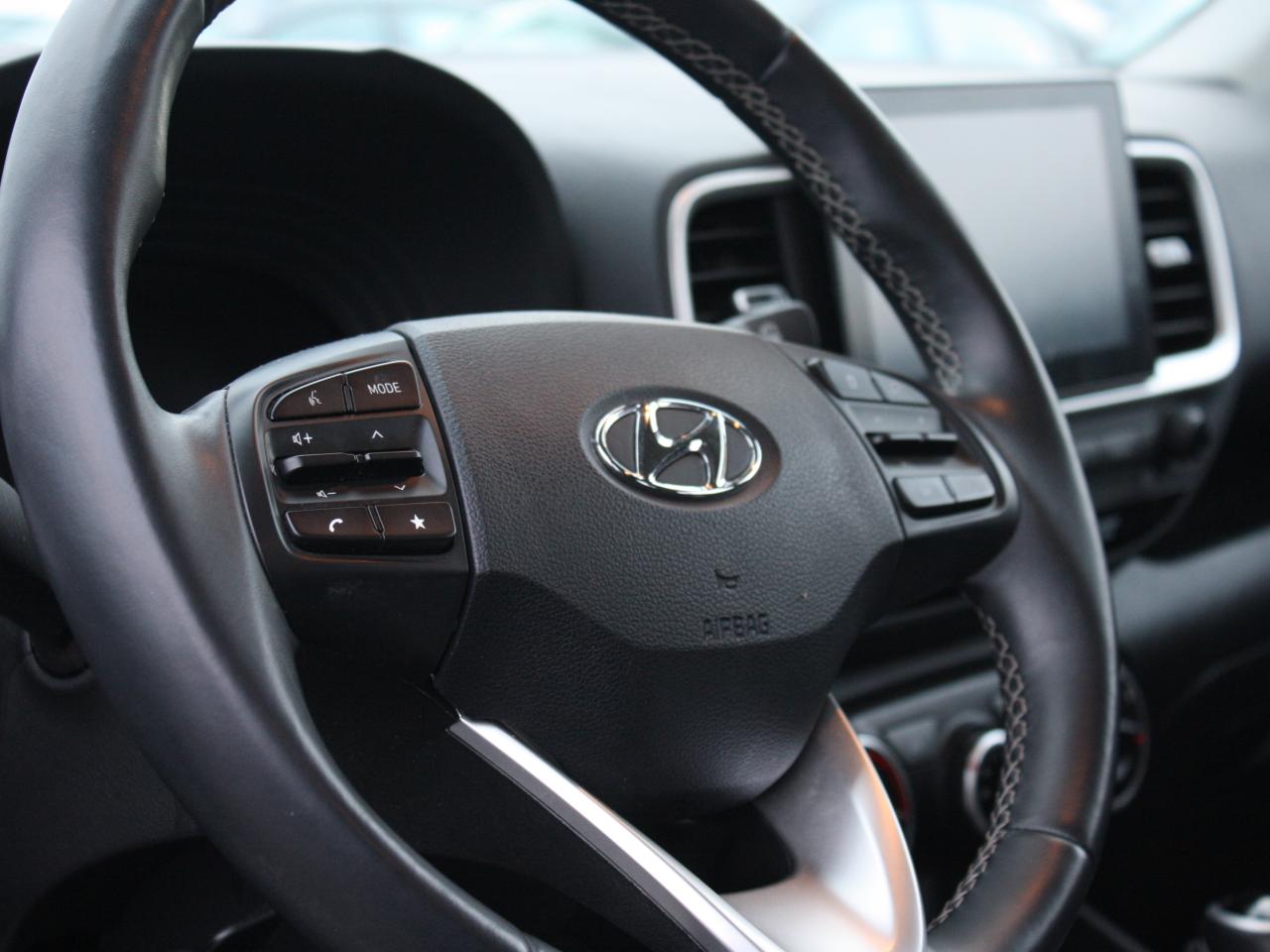 2023 Hyundai Venue Preferred / Heated Seats / Apple CarPlay / Android Photo