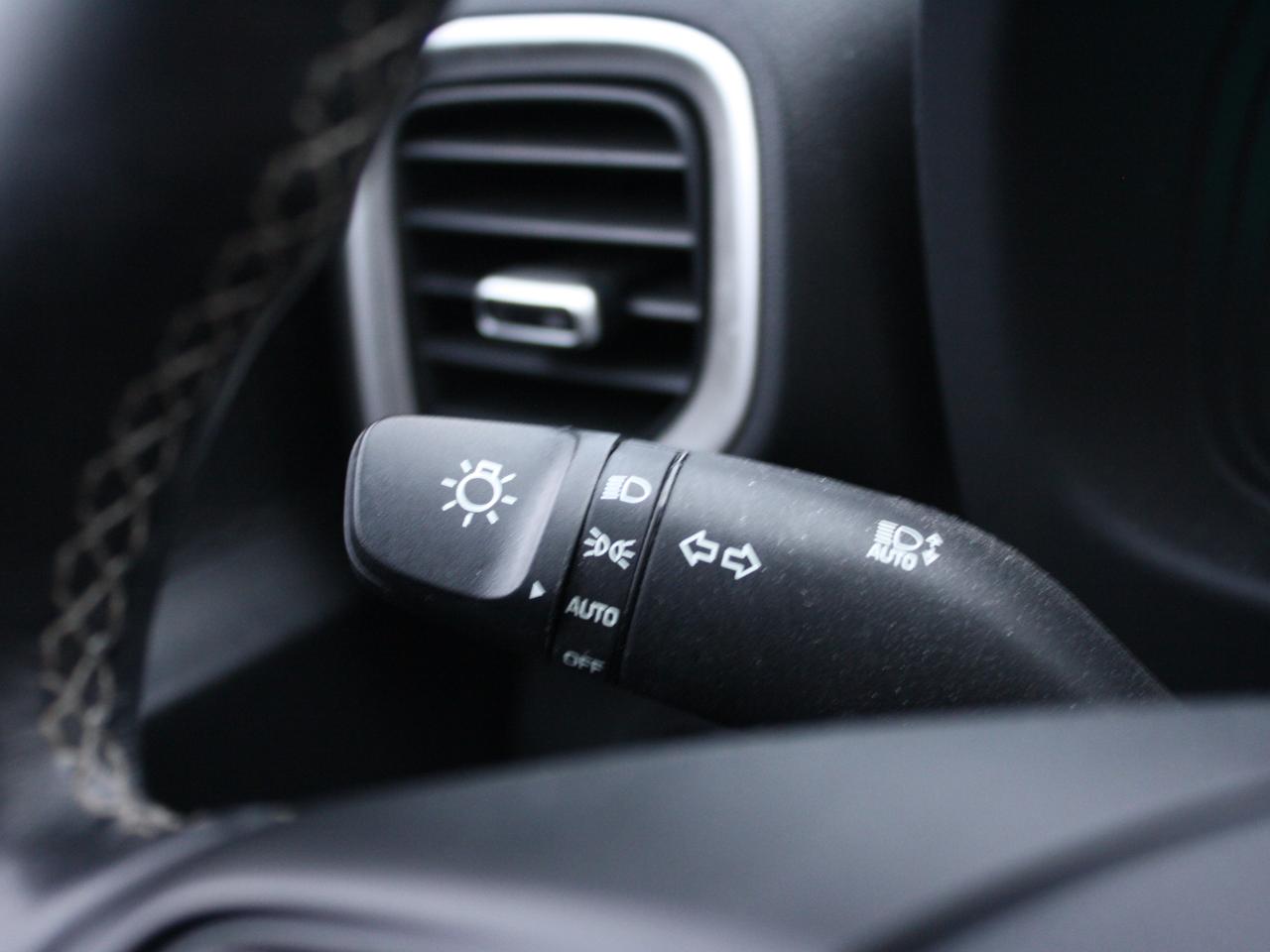 2023 Hyundai Venue Preferred / Heated Seats / Apple CarPlay / Android Photo