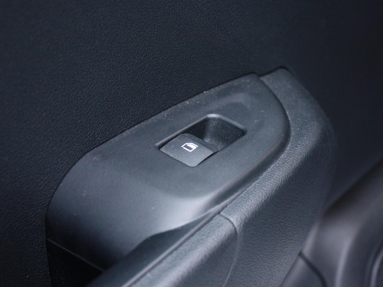 2023 Hyundai Venue Preferred / Heated Seats / Apple CarPlay / Android Photo