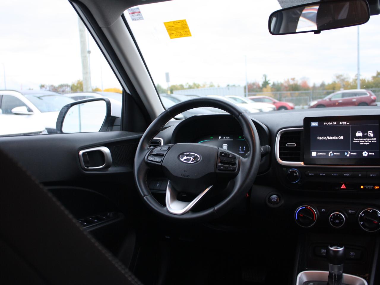 2023 Hyundai Venue Preferred / Heated Seats / Apple CarPlay / Android Photo