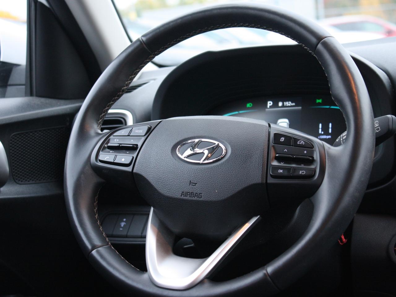 2023 Hyundai Venue Preferred / Heated Seats / Apple CarPlay / Android Photo