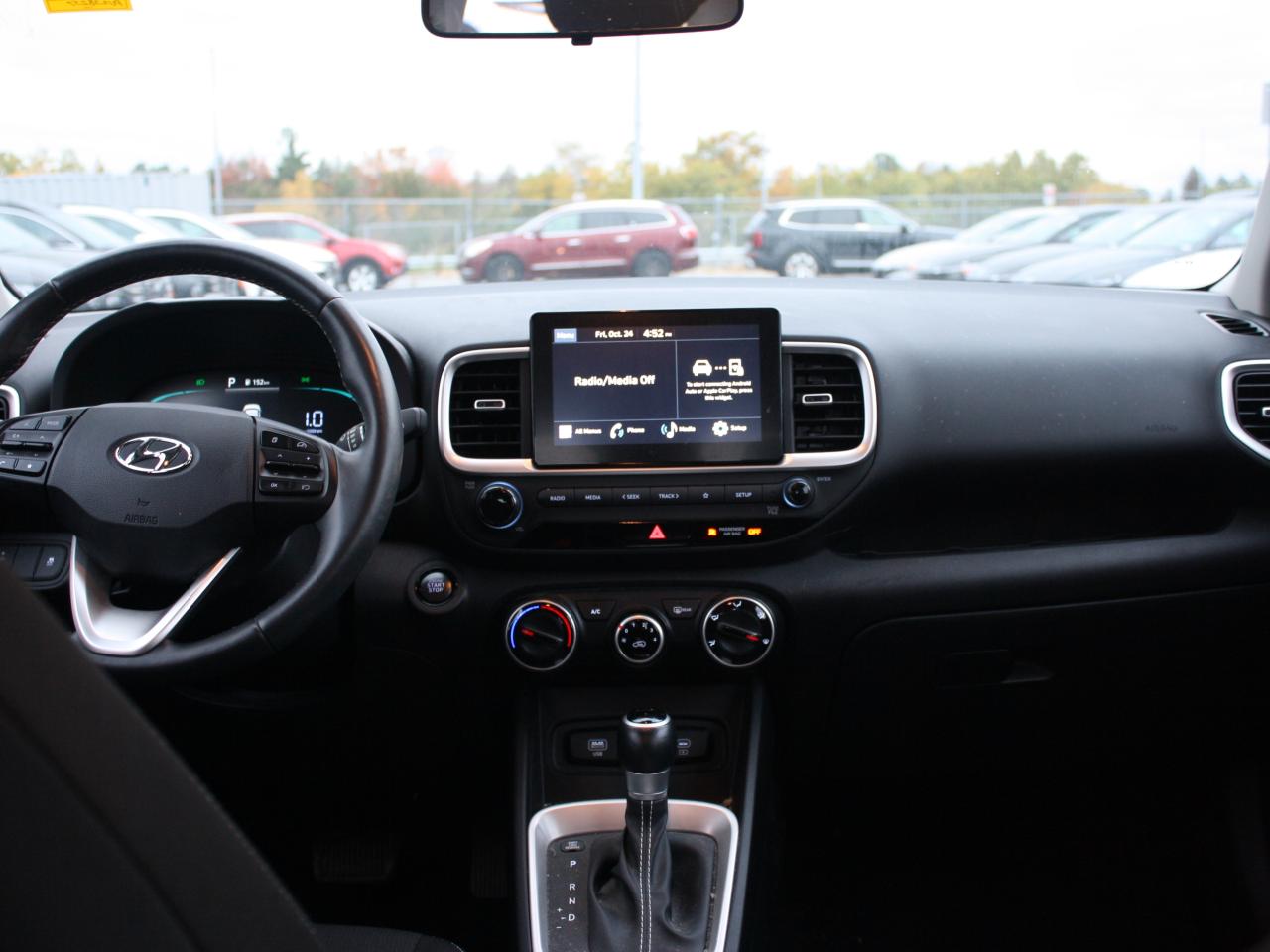 2023 Hyundai Venue Preferred / Heated Seats / Apple CarPlay / Android Photo