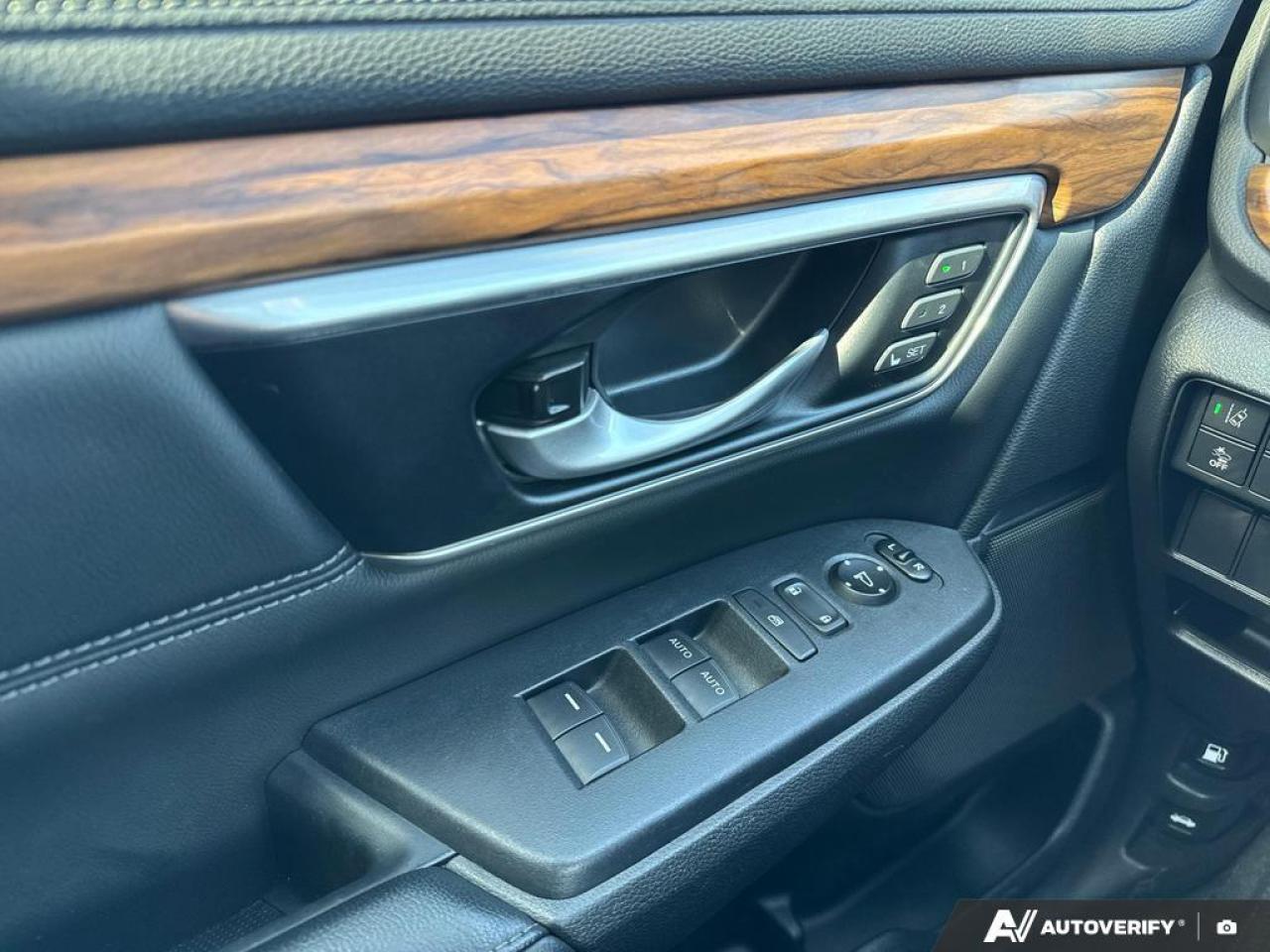 2020 Honda CR-V Touring BACKUP CAM   BLUETOOTH   HTD LTHR SEATS Photo