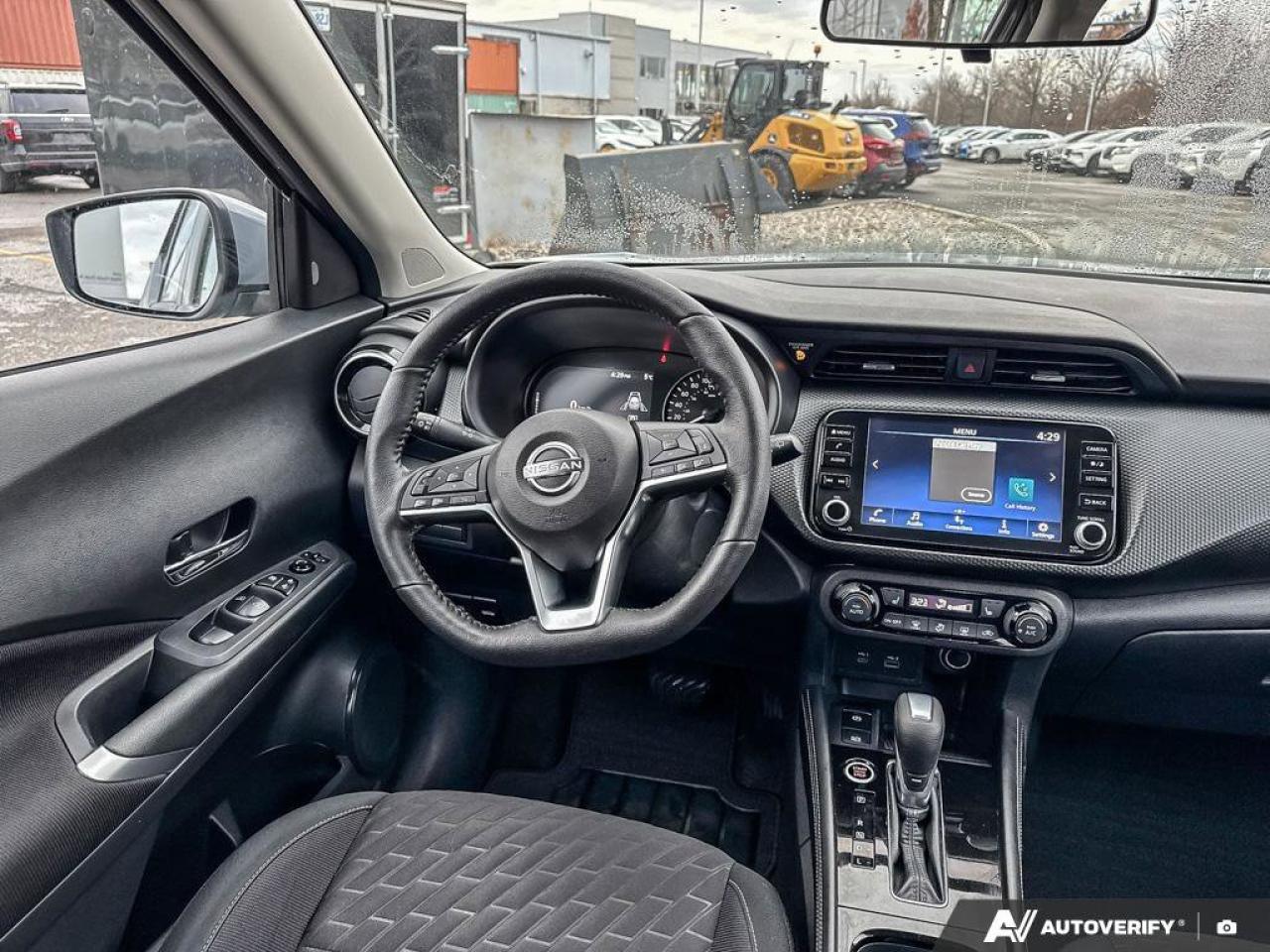 2023 Nissan Kicks SV Photo