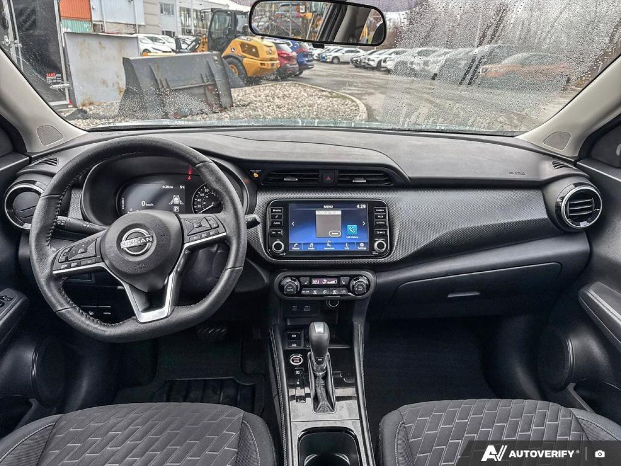 2023 Nissan Kicks SV Photo