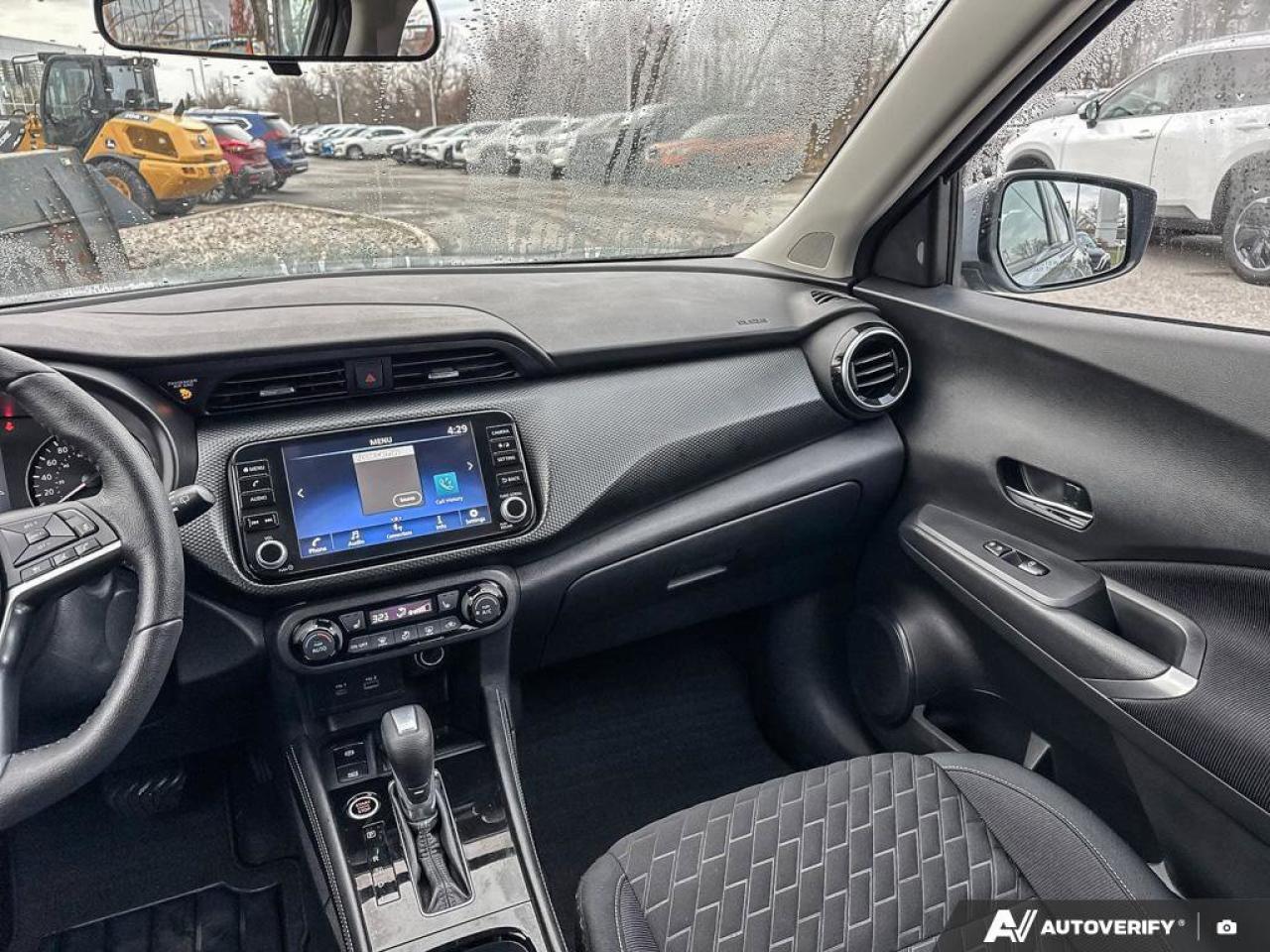 2023 Nissan Kicks SV Photo