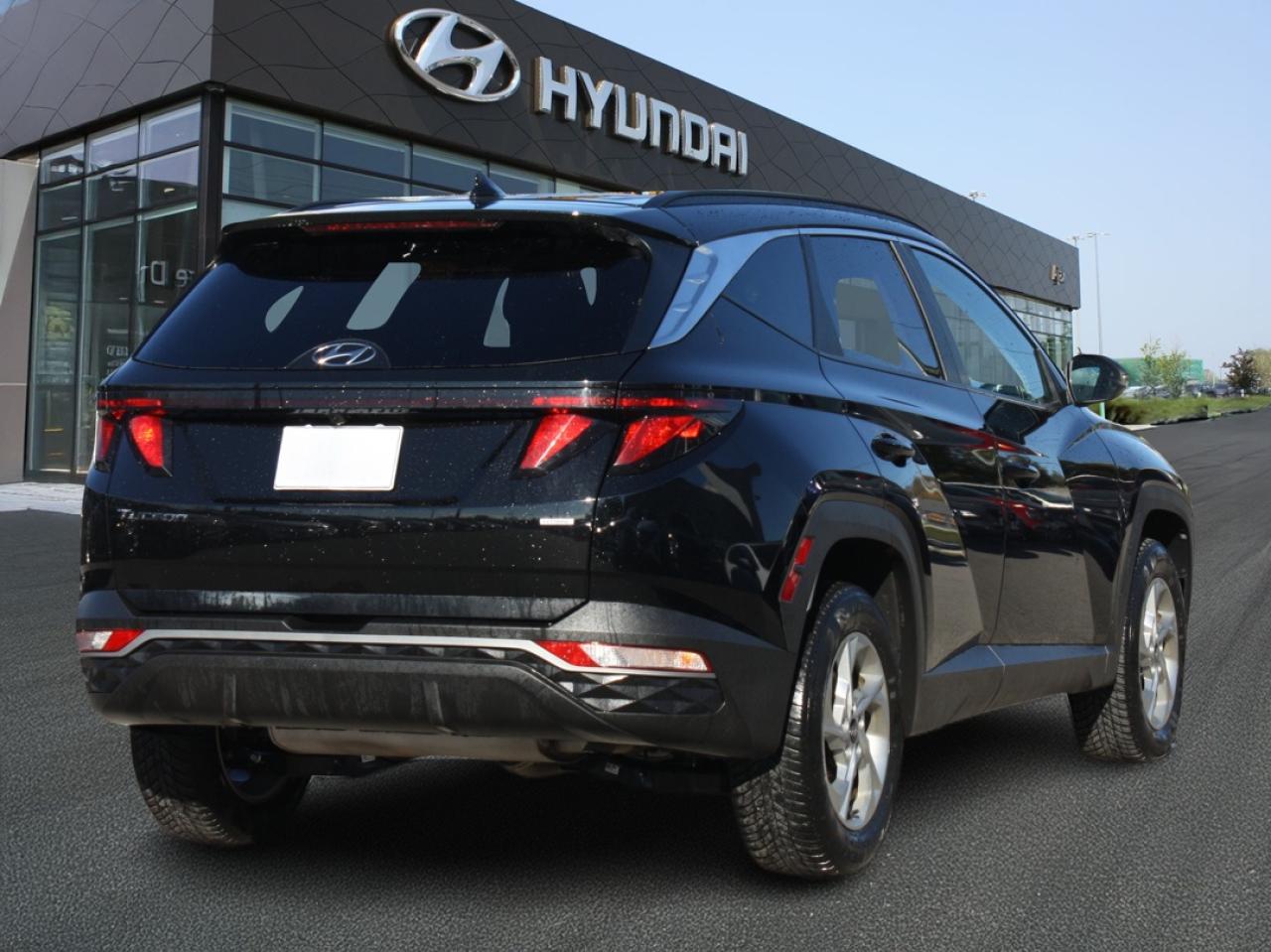 2024 Hyundai Tucson Preferred AWD / Heated Seats / Blind Spot / Camera Photo3