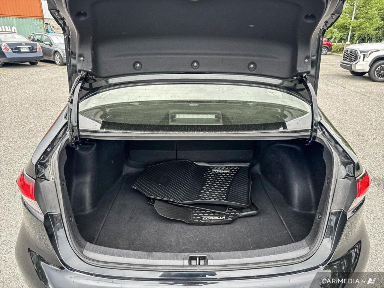 2023 Toyota Corolla Hybrid LE Photo