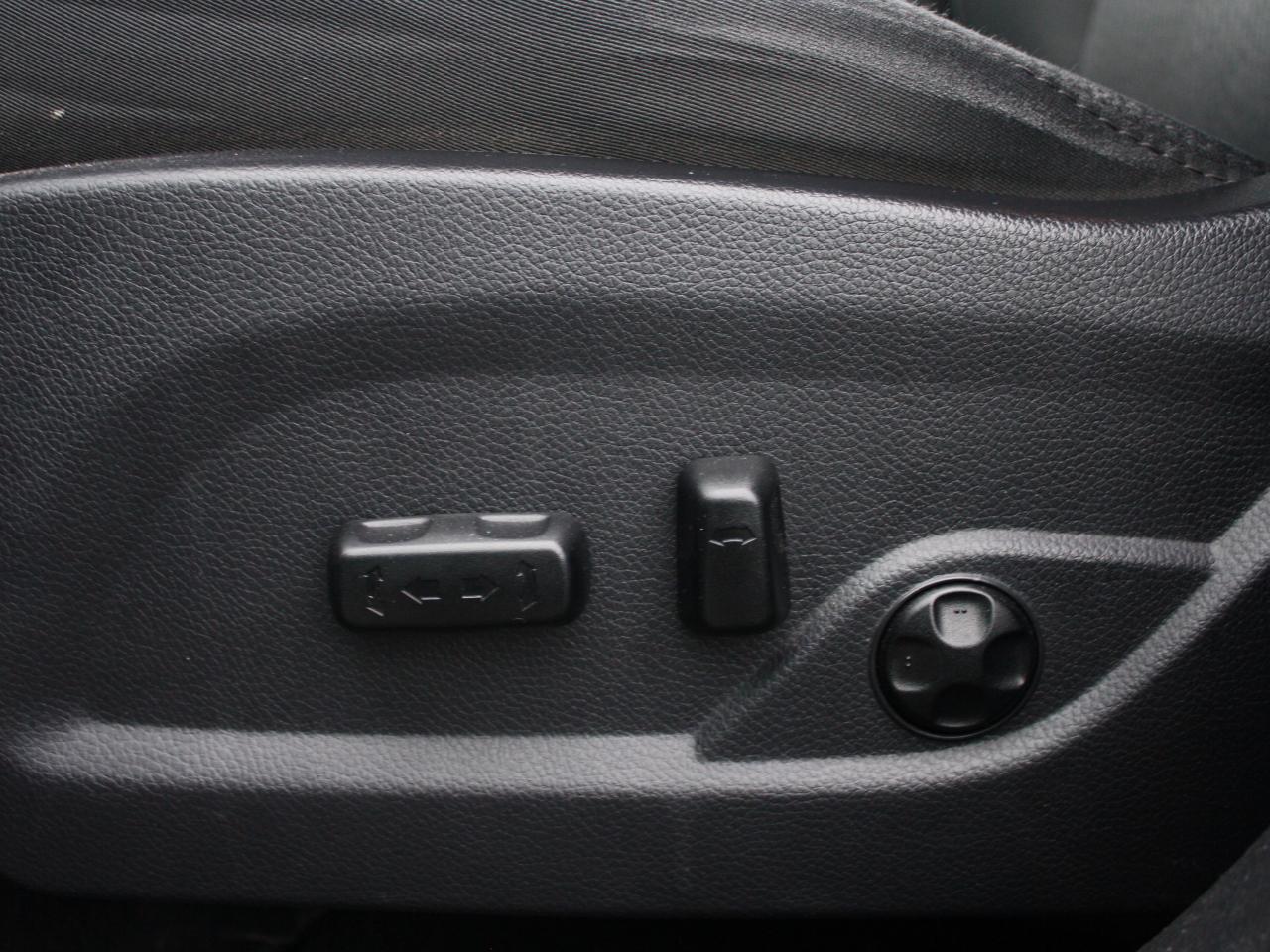 2018 Hyundai Santa Fe Sport 2.4 Premium / Heated Seats / Blind Spot / Camera Photo