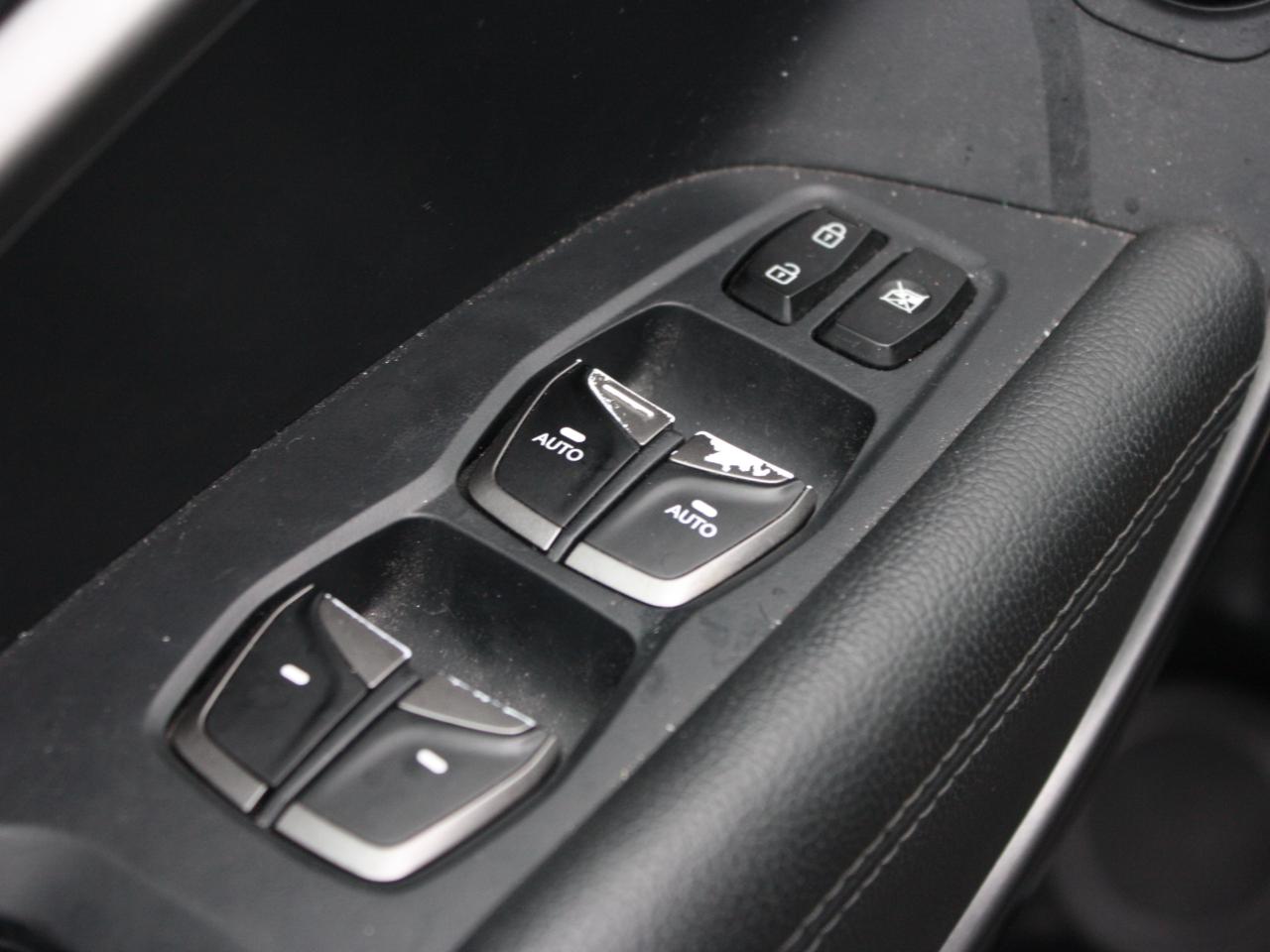 2018 Hyundai Santa Fe Sport 2.4 Premium / Heated Seats / Blind Spot / Camera Photo