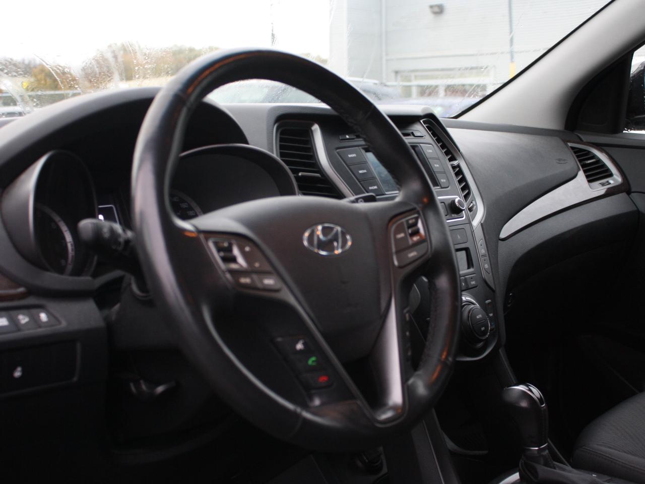 2018 Hyundai Santa Fe Sport 2.4 Premium / Heated Seats / Blind Spot / Camera Photo