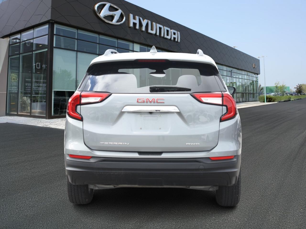 2024 GMC Terrain SLE AWD / Heated Seats / Power Tailgate / Nav Photo