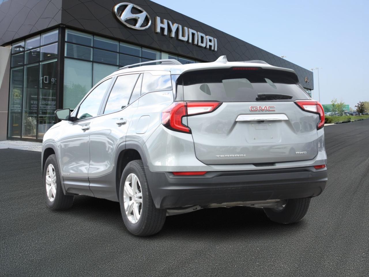 2024 GMC Terrain SLE AWD / Heated Seats / Power Tailgate / Nav Photo