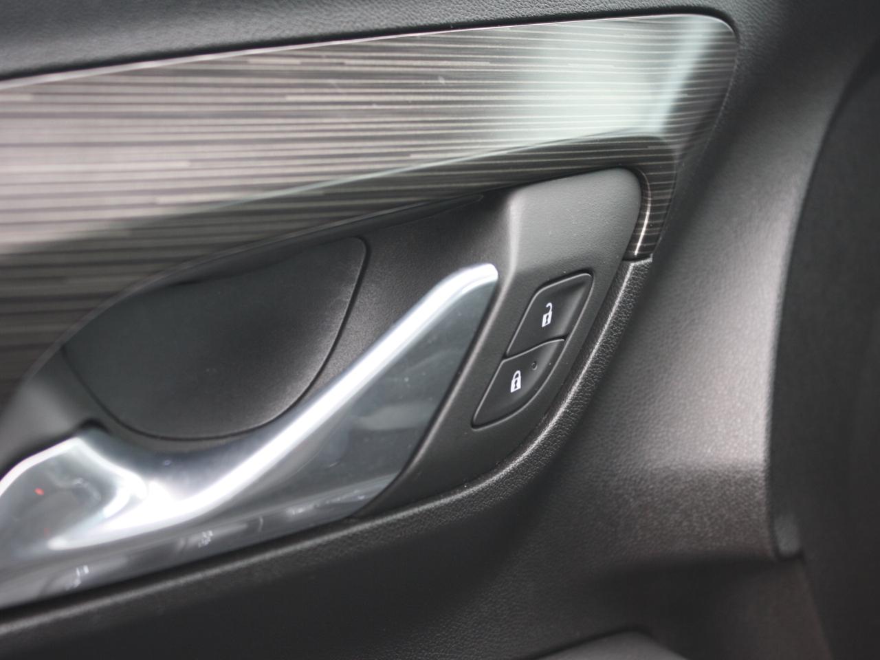 2024 GMC Terrain SLE AWD / Heated Seats / Power Tailgate / Nav Photo