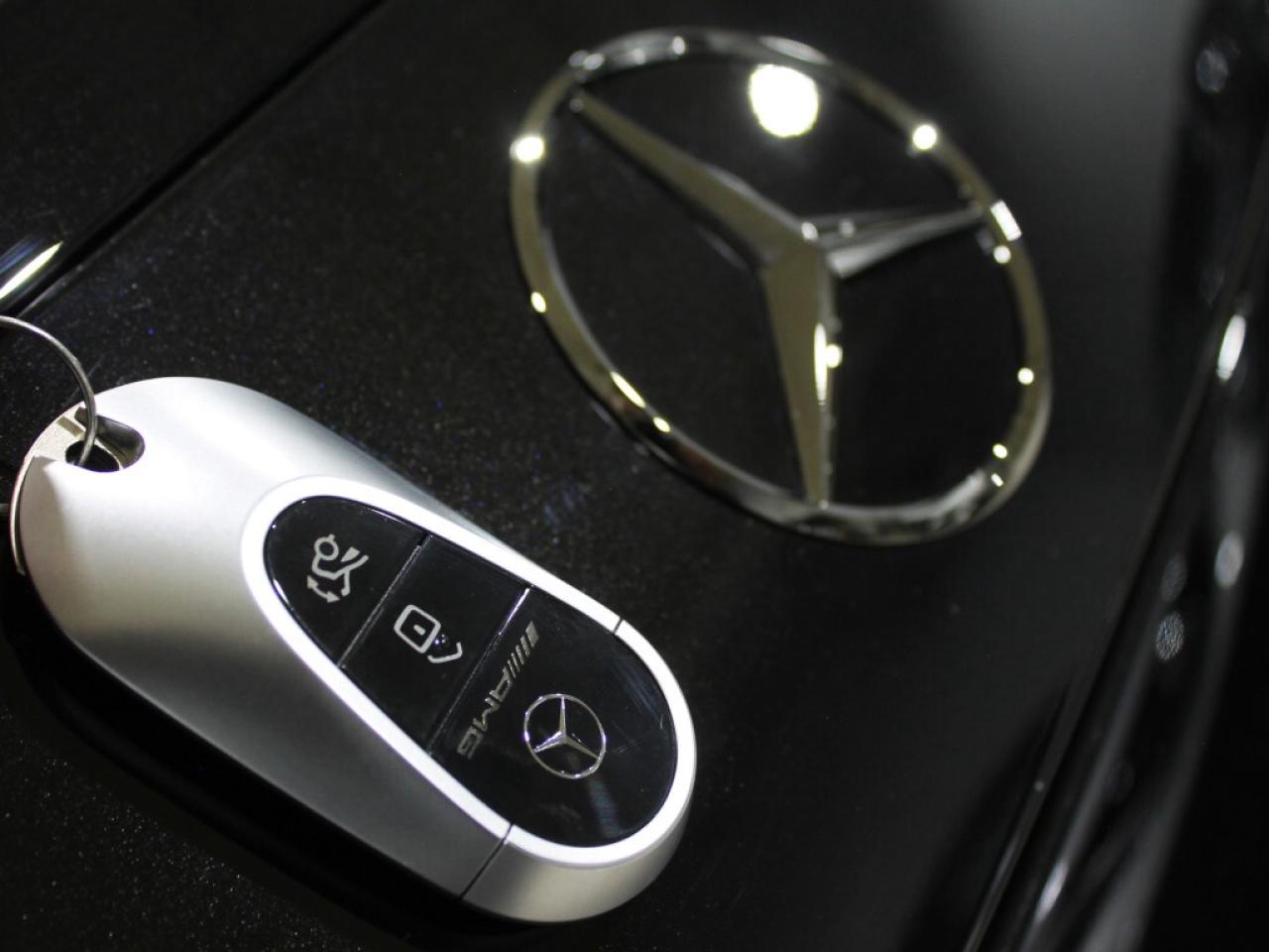 2022 Mercedes-Benz SL63 AMG ONE OWNER NO ACCIDENT NO LUXURY TAX Photo