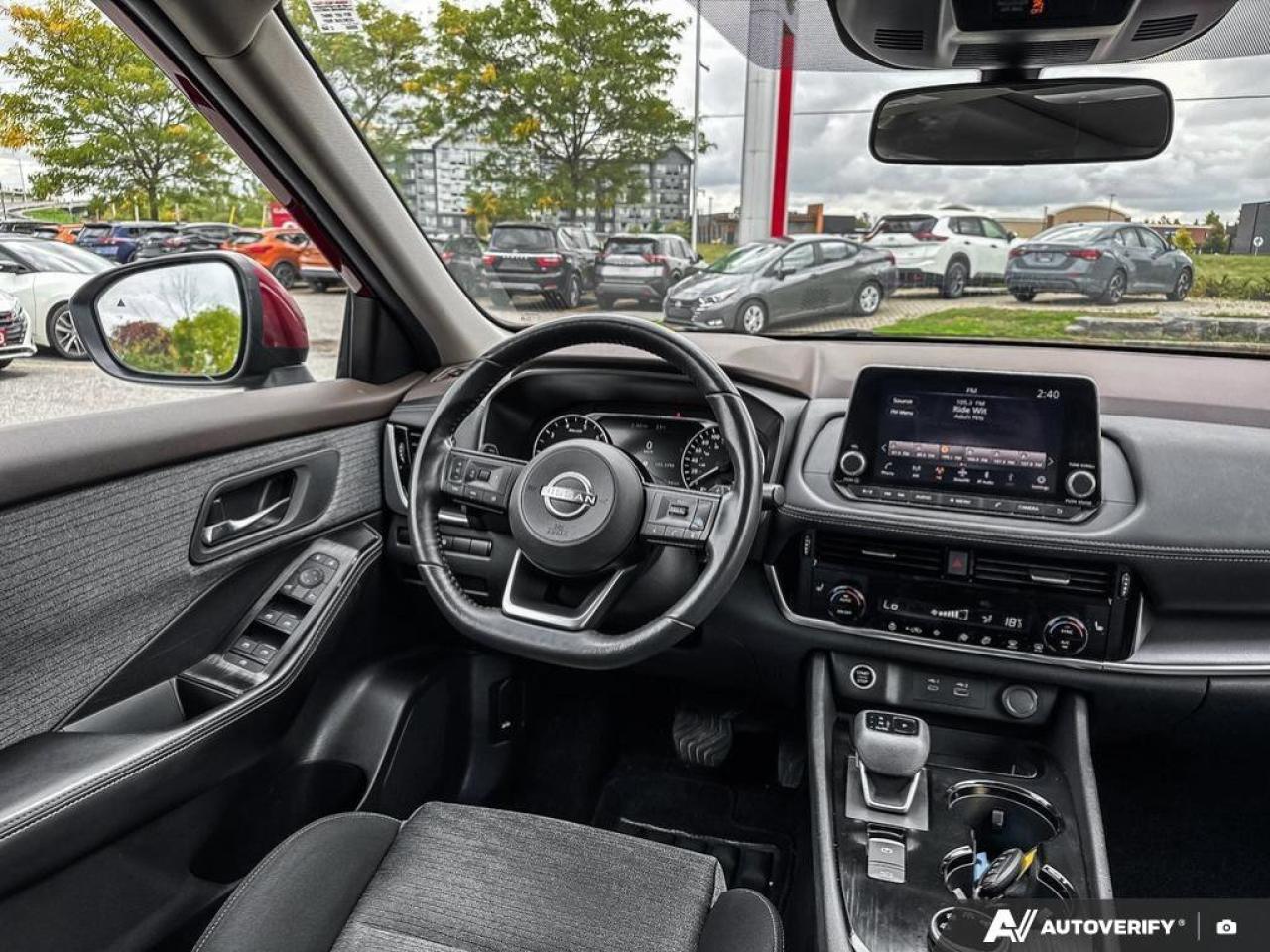 2022 Nissan Rogue SV Photo