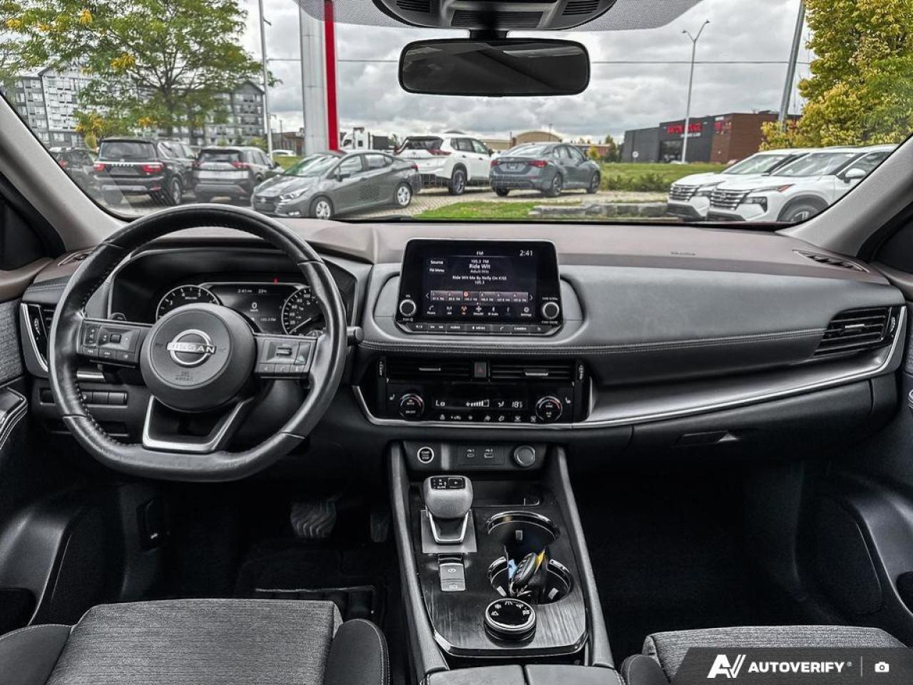 2022 Nissan Rogue SV Photo