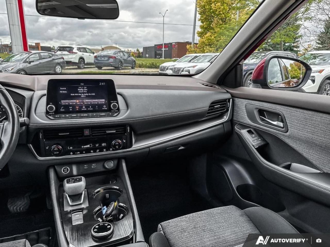 2022 Nissan Rogue SV Photo