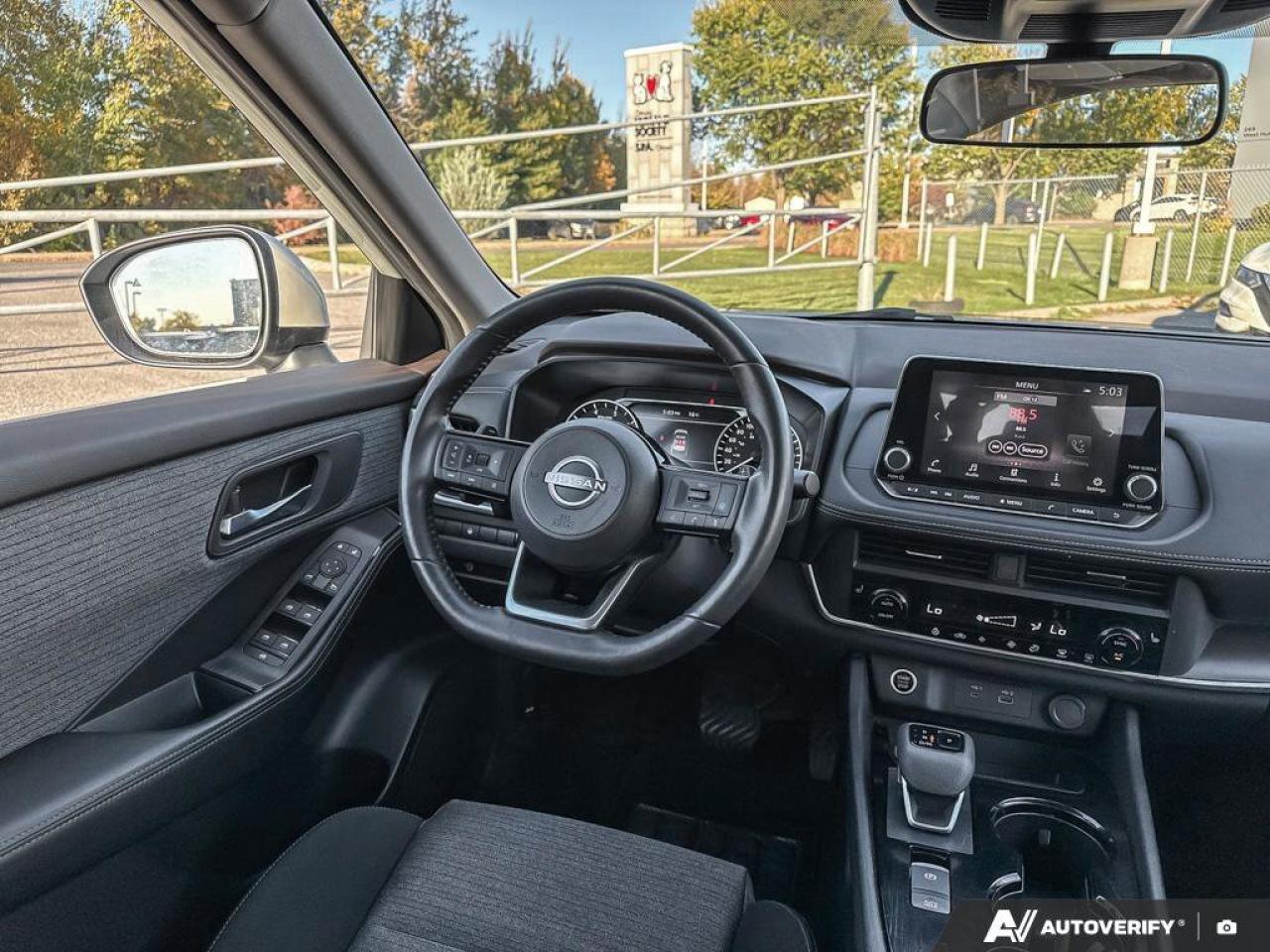 2023 Nissan Rogue SV Photo