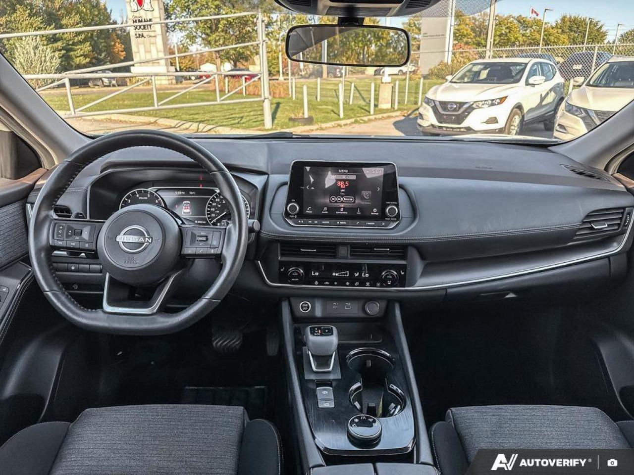 2023 Nissan Rogue SV Photo