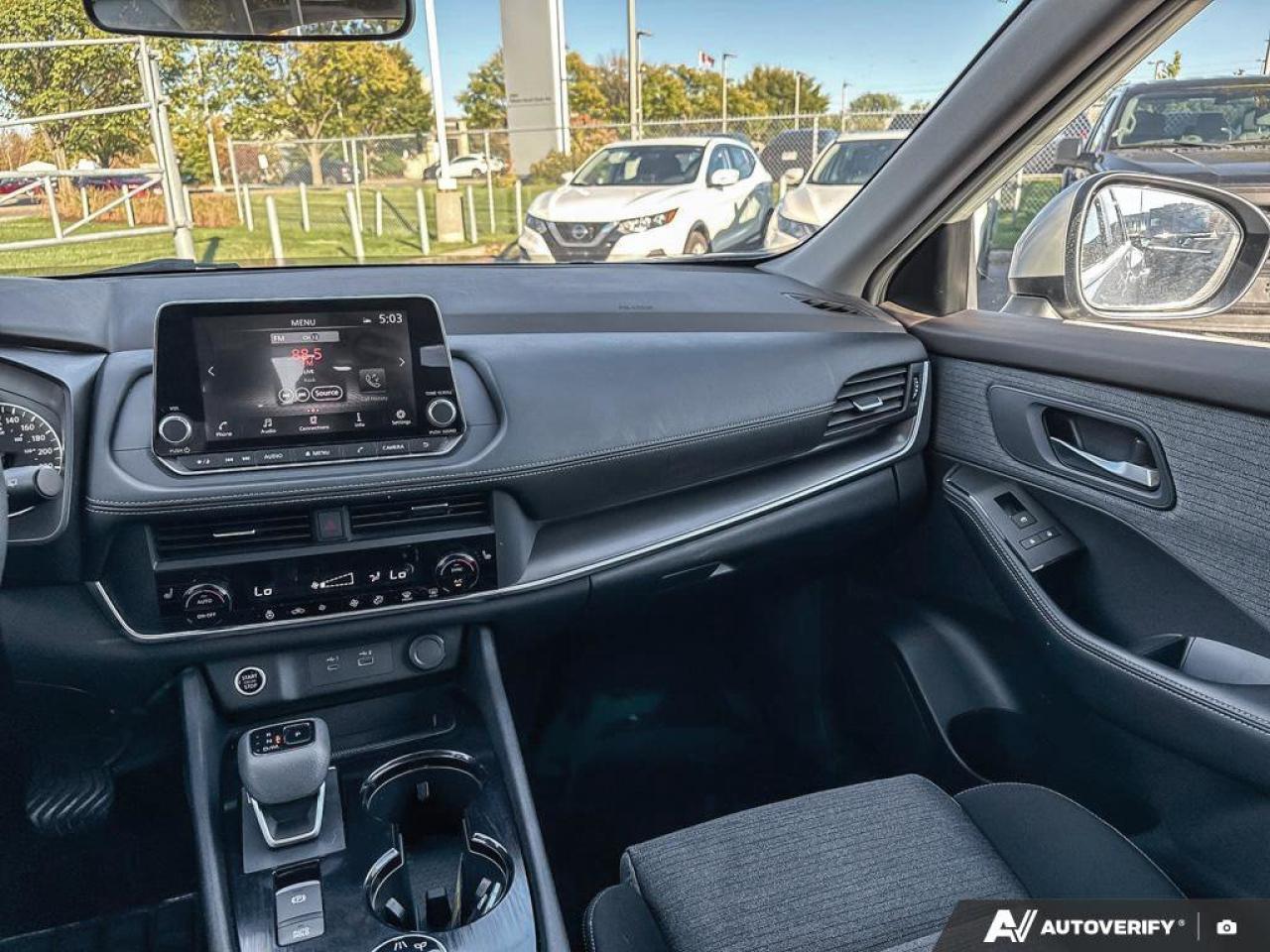 2023 Nissan Rogue SV Photo