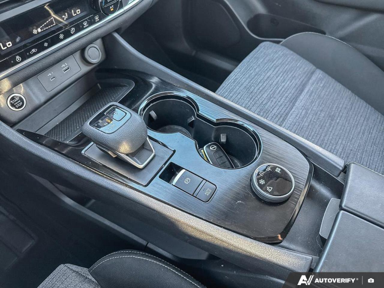 2023 Nissan Rogue SV Photo